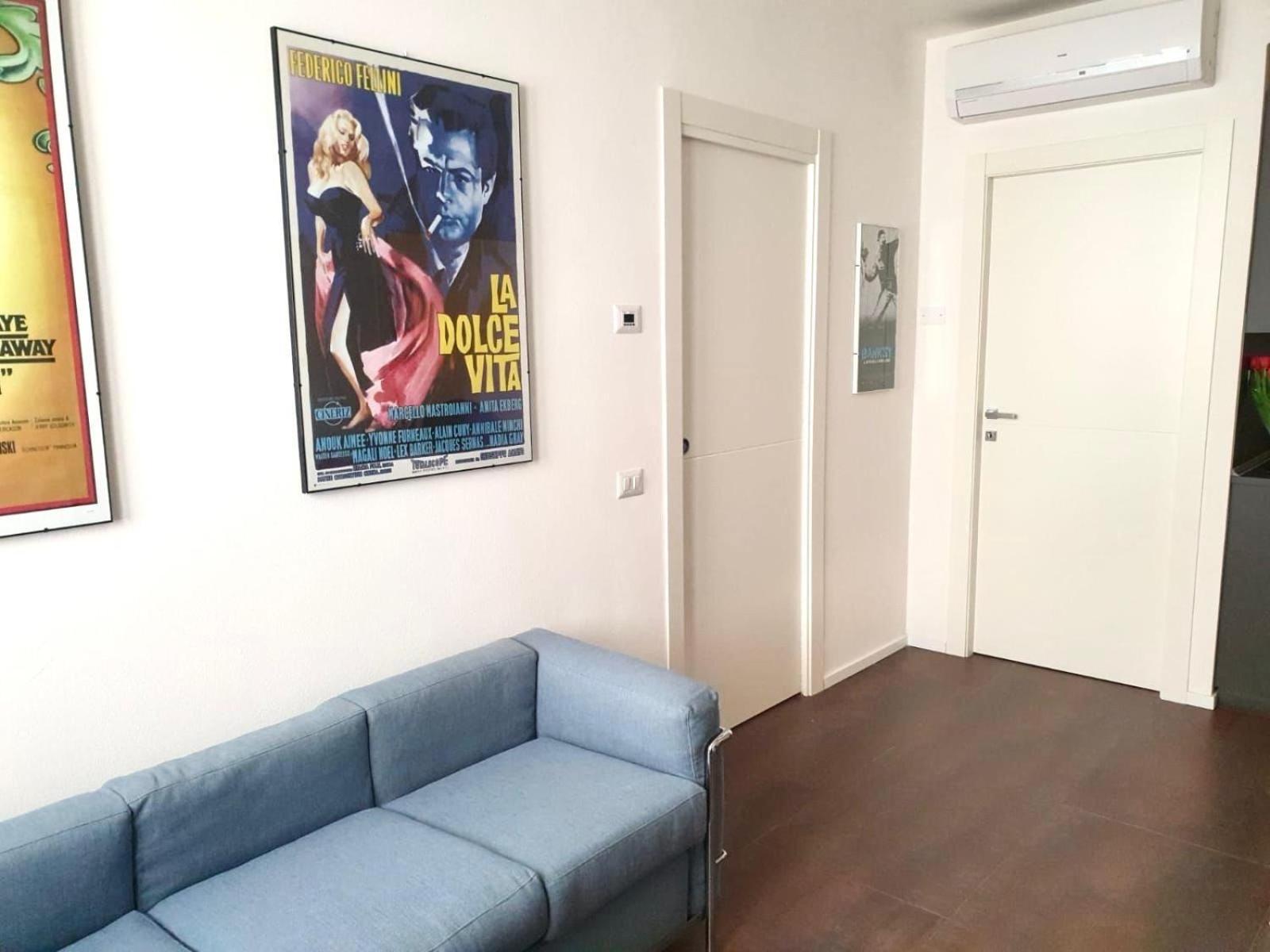 Appartamento Cinema Impero - Posto Auto Privato Siena Ruang foto